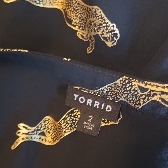 Gorgeous Gold Leopard Print Black Zipper Dress Shirt - Picture 6 of 6